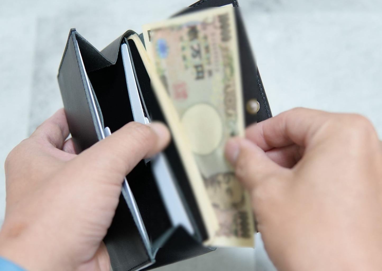 最小クラスの本革長財布 soallet｜お札を折らずに収納・超スリム大容量ミニ財布｜日本製ヌメ革財布