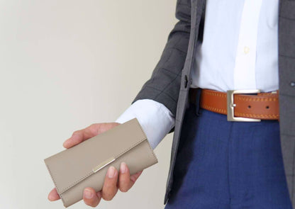 最小クラスの本革長財布 soallet｜お札を折らずに収納・超スリム大容量ミニ財布｜日本製ヌメ革財布