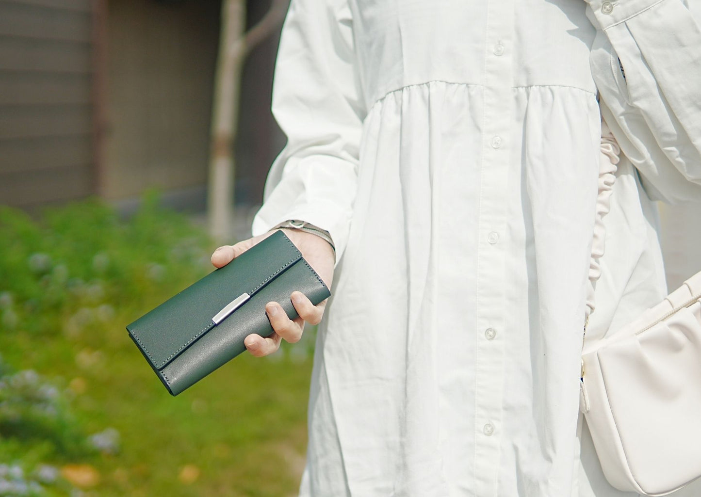 最小クラスの本革長財布 soallet｜お札を折らずに収納・超スリム大容量ミニ財布｜日本製ヌメ革財布