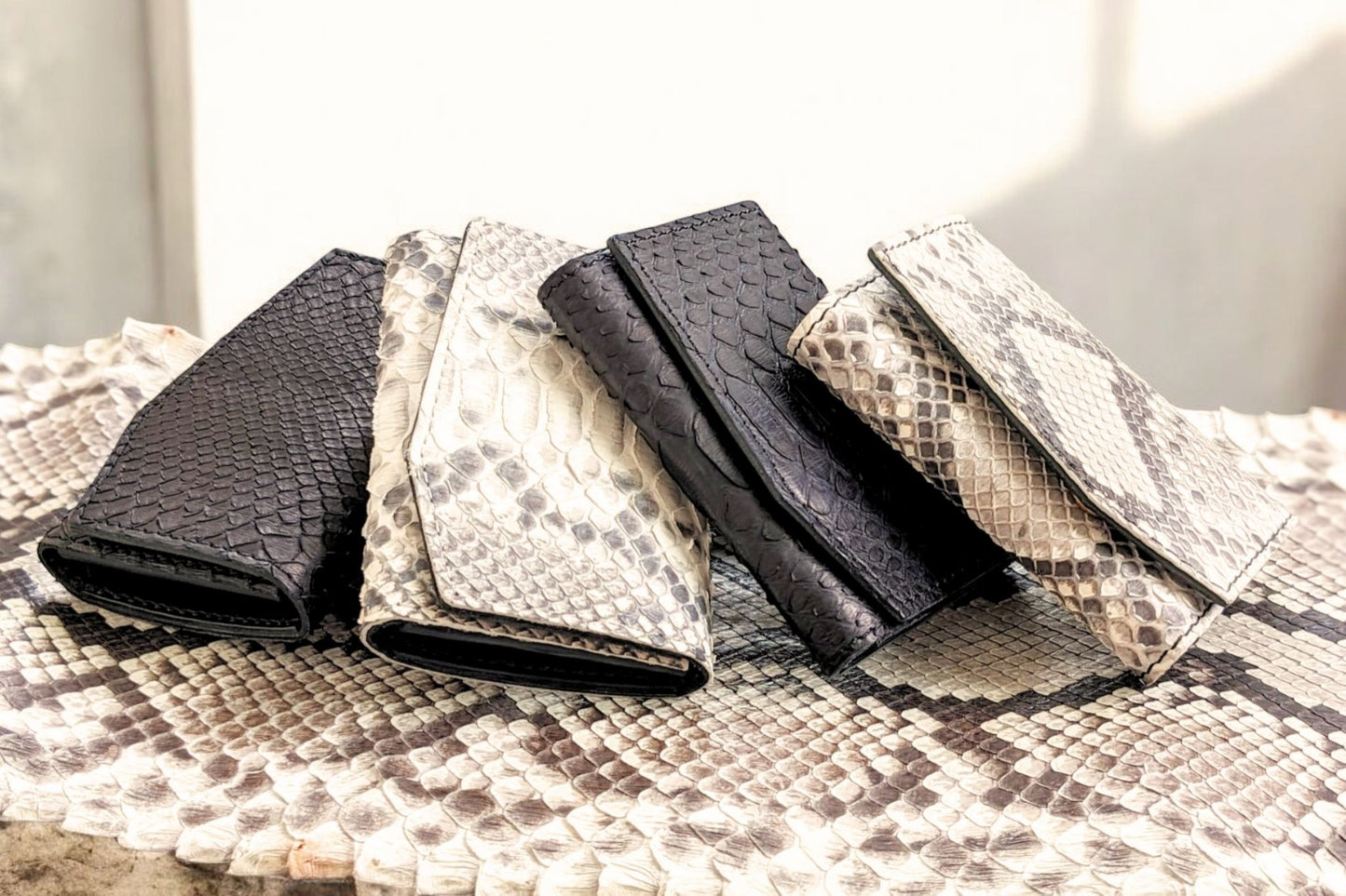 【Ex-Python】小さい財布 カードサイズ 極小ミニ財布 お札を折らずに入る 本革コンパクトウォレット