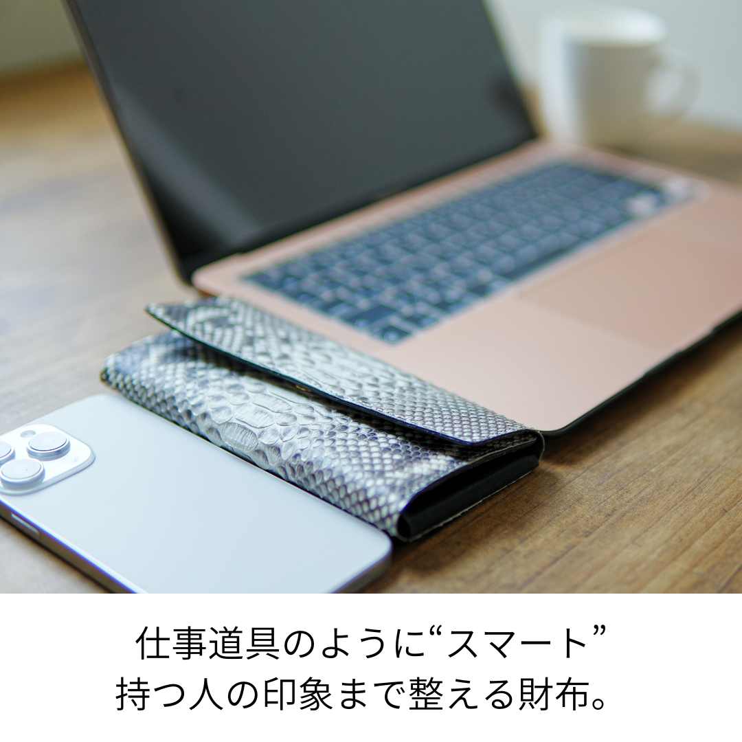 幸運を携帯する、手のひらサイズのダイヤモンドパイソン本革長財布"soallet-Python"